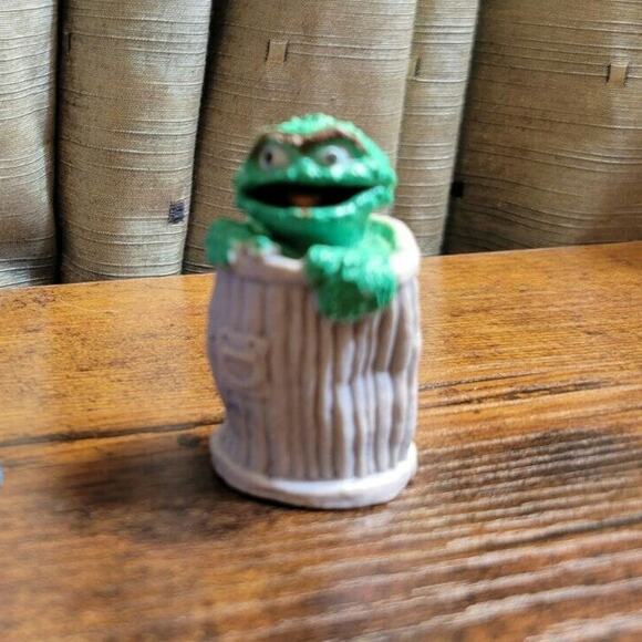 Sesame Street Figures - Oscar The Grouch - Hong Kong - 1970s - Picture 1 of 8